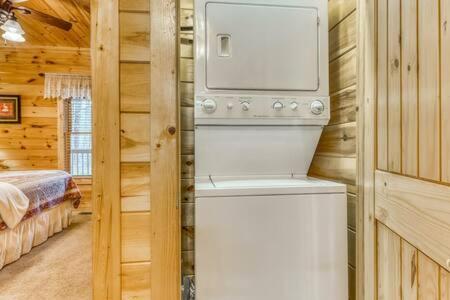 Villa The Great Escape - Min From Parkway With Hot Tub à Gatlinburg Extérieur photo