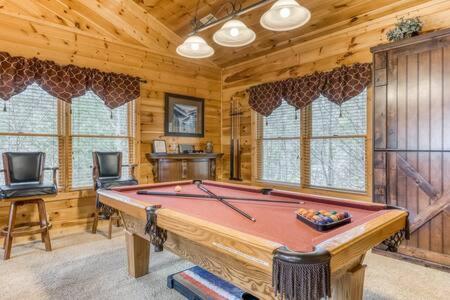 Villa The Great Escape - Min From Parkway With Hot Tub à Gatlinburg Extérieur photo