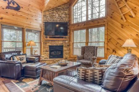 Villa The Great Escape - Min From Parkway With Hot Tub à Gatlinburg Extérieur photo