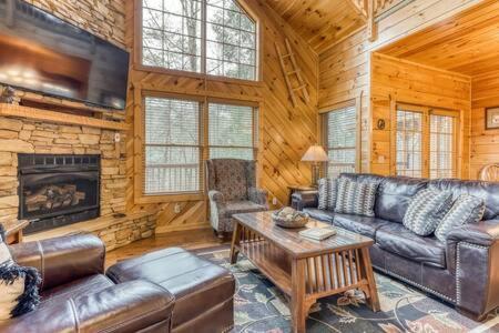 Villa The Great Escape - Min From Parkway With Hot Tub à Gatlinburg Extérieur photo